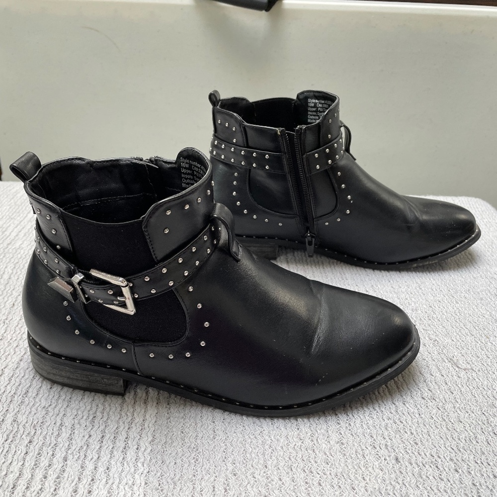 Black silver studded moto booties ladies size 10 wide width